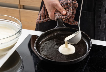 Фото шага рецепта Вкусные блины на кефире 175566 шаг 8  