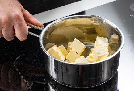 Фото шага рецепта Вкусные блины на молоке 175567 шаг 2  