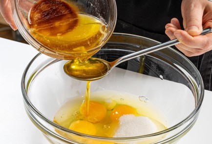 Фото шага рецепта Вкусные блины на молоке 175567 шаг 4  