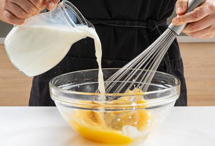 Фото шага рецепта Вкусные блины на молоке 175567 шаг 5  