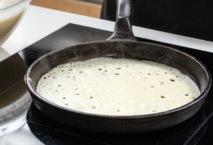 Фото шага рецепта Вкусные блины на молоке 175567 шаг 8  