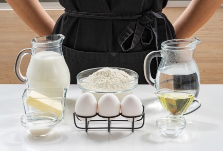 Фото шага рецепта Вкусные блины с дырочками 175564 шаг 1  