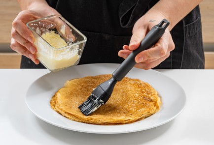 Фото шага рецепта Вкусные блины с дырочками 175564 шаг 10  