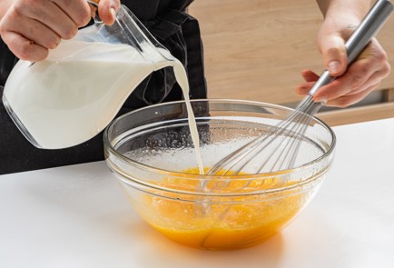 Фото шага рецепта Вкусные блины с дырочками 175564 шаг 3  