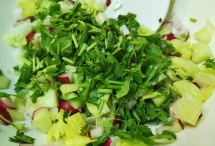 Фото шага рецепта Салат на летний стол 189716 шаг 6  