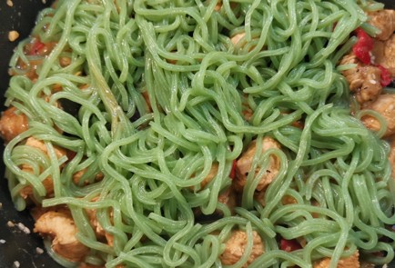 Фото шага рецепта Вок из ширатаки с индейкой 174012 шаг 12  