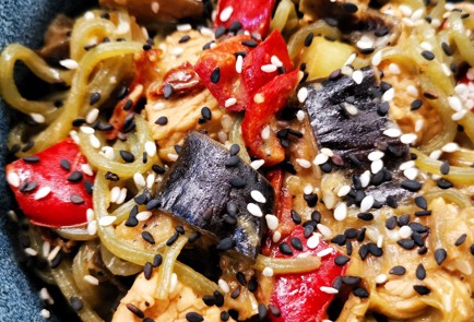 Фото шага рецепта Вок из ширатаки с индейкой 174012 шаг 13  