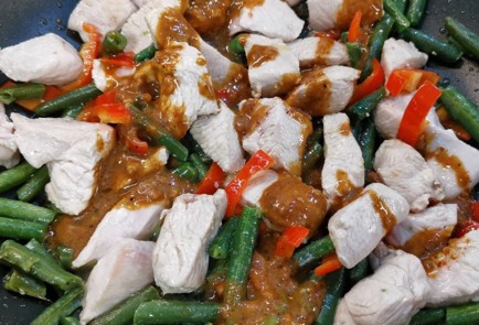 Фото шага рецепта Вок с индейкой и ширатаки 152300 шаг 7  