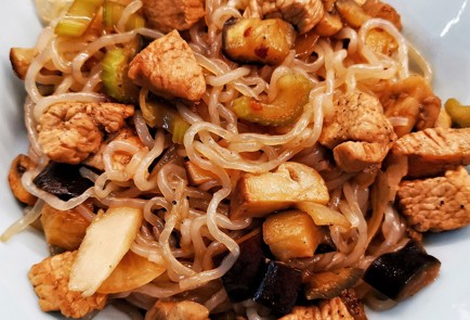 Фото шага рецепта Вок с индейкой грибами и спагетти ширатаки 152917 шаг 14  