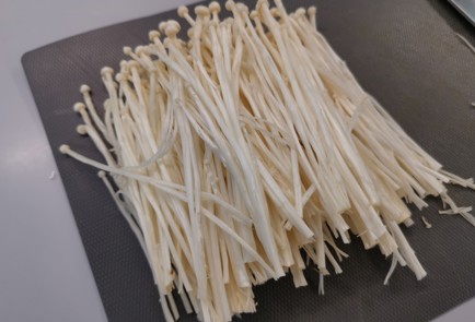 Фото шага рецепта Вок с индейкой 188219 шаг 1