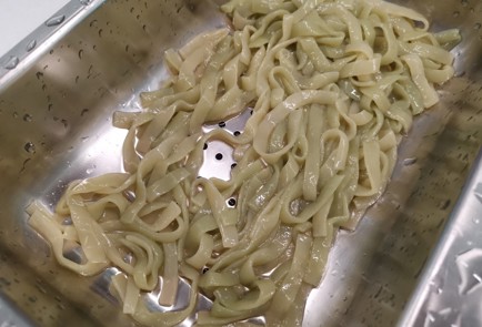 Фото шага рецепта Вок с индейкой 188219 шаг 2