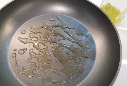 Фото шага рецепта Вок с индейкой 188219 шаг 3