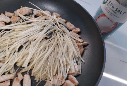 Фото шага рецепта Вок с индейкой 188219 шаг 7