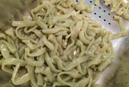 Фото шага рецепта Вок с тефтельками 175820 шаг 2