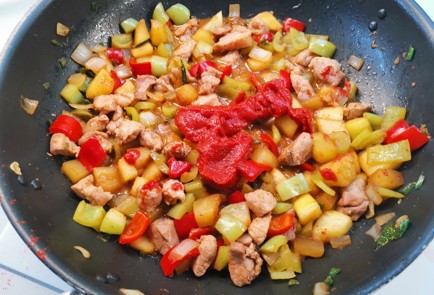 Фото шага рецепта Вок со свининой 190744 шаг 13  