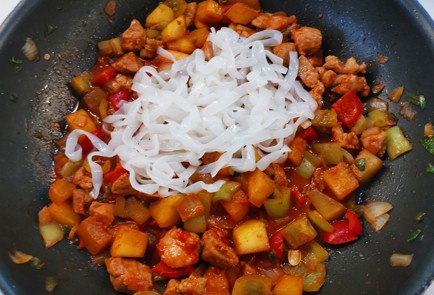 Фото шага рецепта Вок со свининой 190744 шаг 15  