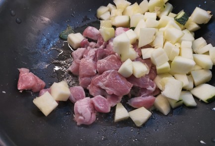 Фото шага рецепта Вок со свининой 190744 шаг 8  