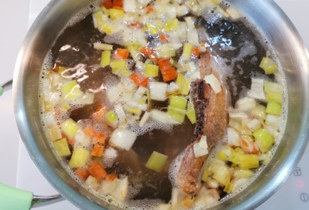 Фото шага рецепта Восточный темный куриный бульон 175604 шаг 12  