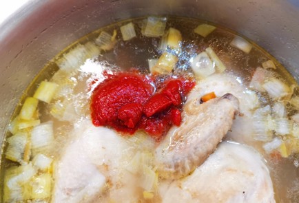 Фото шага рецепта Восточный темный куриный бульон 175604 шаг 14  