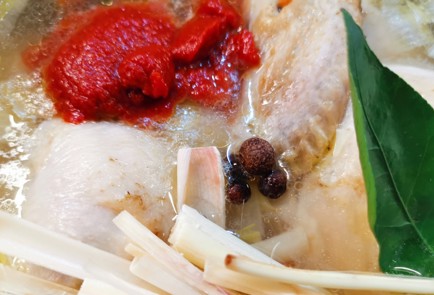 Фото шага рецепта Восточный темный куриный бульон 175604 шаг 16  