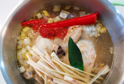 Фото шага рецепта Восточный темный куриный бульон 175604 шаг 17  