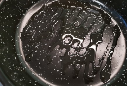 Фото шага рецепта Восточный темный куриный бульон 175604 шаг 2  