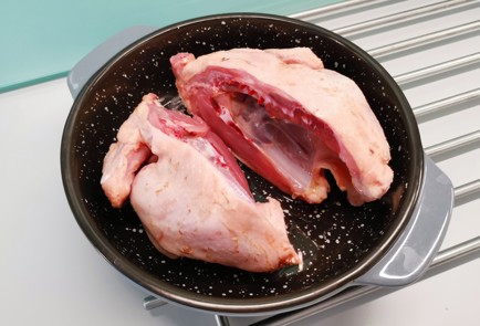 Фото шага рецепта Восточный темный куриный бульон 175604 шаг 3  