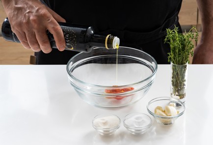 Фото шага рецепта Вяленые помидоры с чесноком и тимьяном 139623 шаг 2  