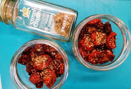 Фото шага рецепта Вяленые помидоры в духовке поитальянски 150967 шаг 8  