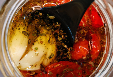 Фото шага рецепта Вяленые в духовке помидоры черри с травами 151556 шаг 20  