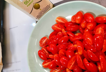 Фото шага рецепта Вяленые в духовке помидоры черри с травами 151556 шаг 3  