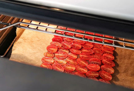 Фото шага рецепта Вяленые в духовке помидоры черри с травами 151556 шаг 5  