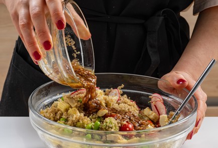 Фото шага рецепта Высокобелковый постный салат с веганской курицей 176029 шаг 9  