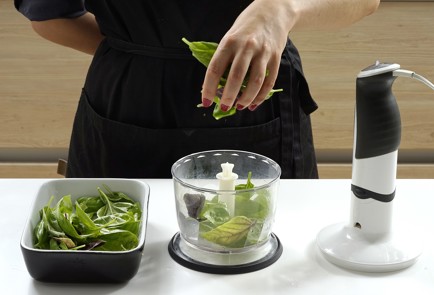 Фото шага рецепта Взбитое базиликовое масло 152730 шаг 3