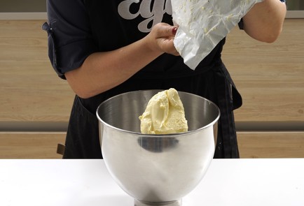 Фото шага рецепта Взбитое базиликовое масло 152730 шаг 5