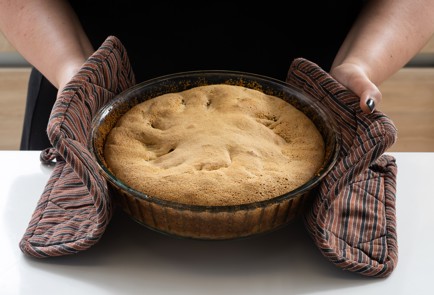 Фото шага рецепта Яблочная шарлотка на белках 151099 шаг 11  