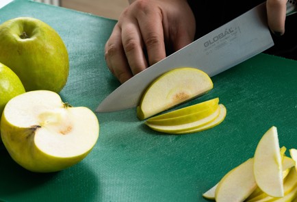 Фото шага рецепта Яблочная шарлотка на белках 151099 шаг 7  