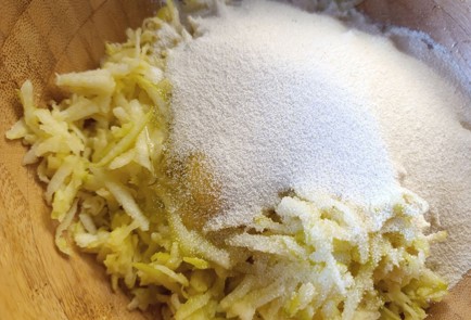 Фото шага рецепта Яблочная запеканка 190833 шаг 3  