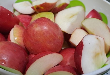 Фото шага рецепта Яблочноморковный сок на зиму 190401 шаг 2  