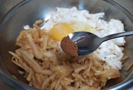 Фото шага рецепта Яблочнотворожные оладьи 190878 шаг 5  