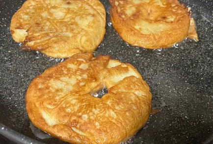 Фото шага рецепта Яблочные колечки в кляре с орехами 173437 шаг 11