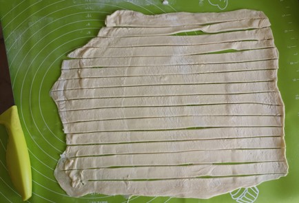 Фото шага рецепта Яблочные колечки в слоеном тесте как в пинтерест 190971 шаг 2