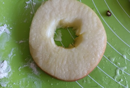 Фото шага рецепта Яблочные колечки в слоеном тесте как в пинтерест 190971 шаг 4