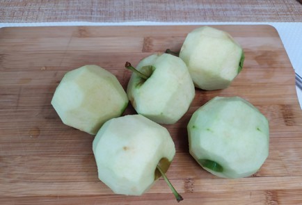 Фото шага рецепта Яблочные оладьи 190146 шаг 2  