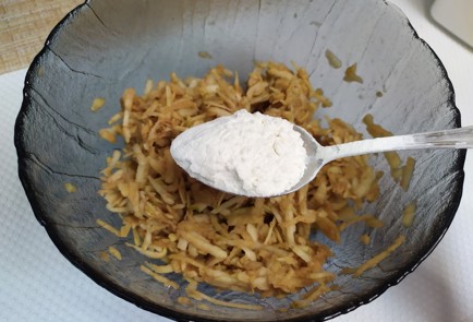 Фото шага рецепта Яблочные оладьи 190146 шаг 7  