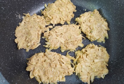 Фото шага рецепта Яблочные оладьи 190146 шаг 8  