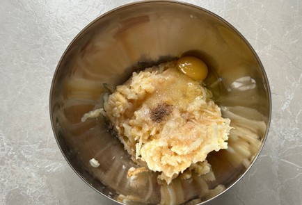 Фото шага рецепта Яблочные оладьи 190267 шаг 4  