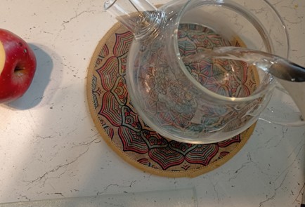 Фото шага рецепта Яблочный чай с корицей 191651 шаг 3  