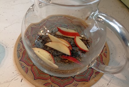 Фото шага рецепта Яблочный чай с корицей 191651 шаг 5  