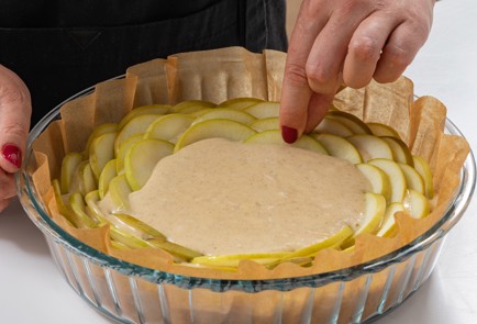 Фото шага рецепта Яблочный пирог Роза 174746 шаг 10  